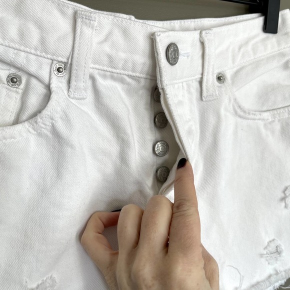 Free People Sofia Short White Denim Distressed Cutoff Shorts Size 26 Hi Rise - Picture 10 of 16